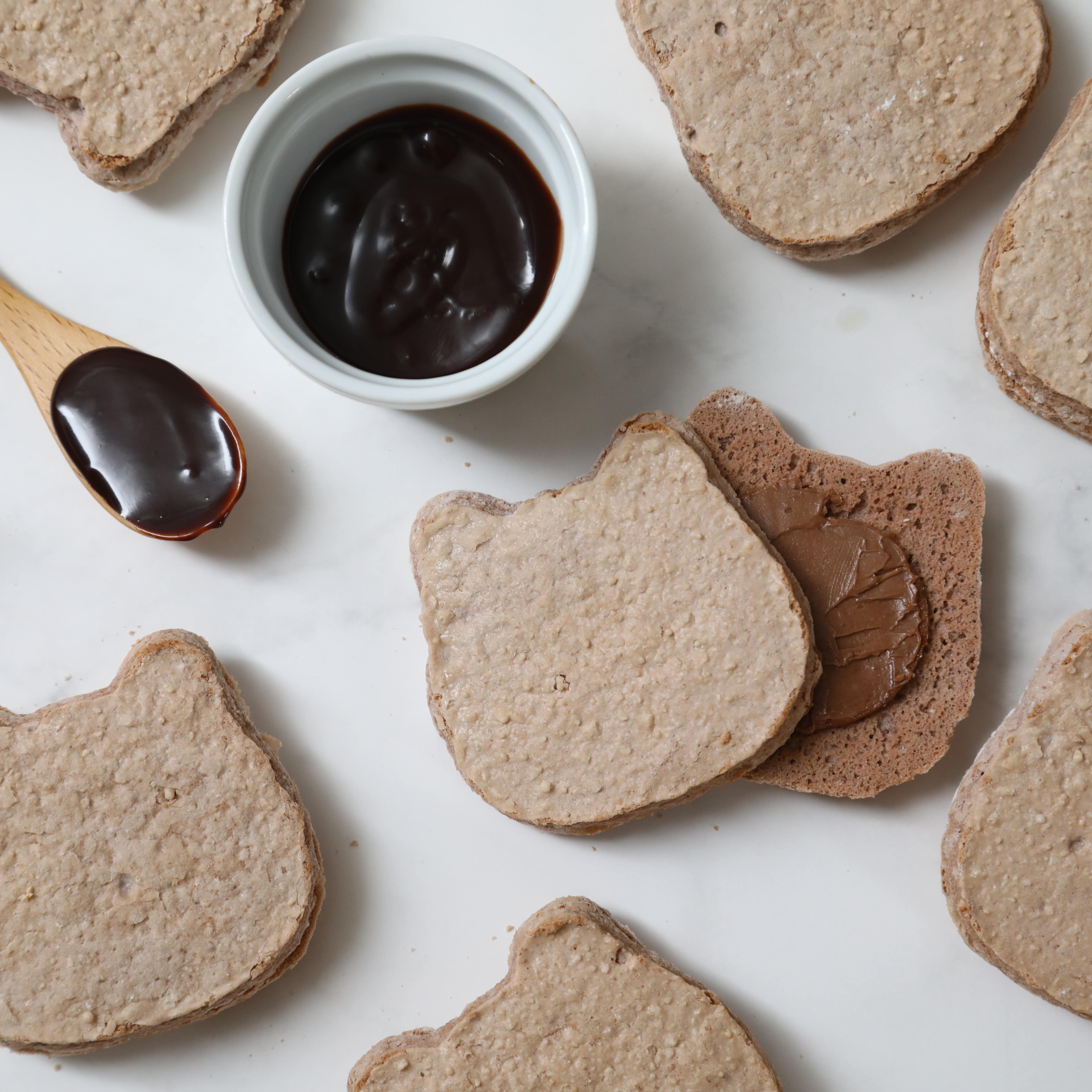 にゃんともおいしいダックワーズ　チョコ